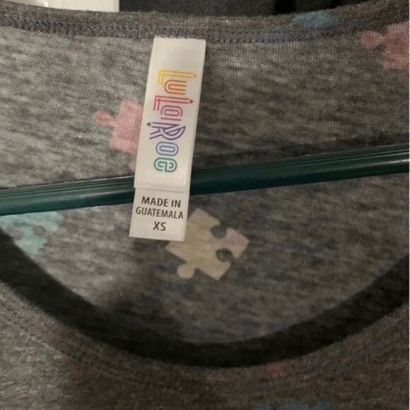 Xs Puzzle‎ Piece Lularoe classic tee - Picture 2 of 3